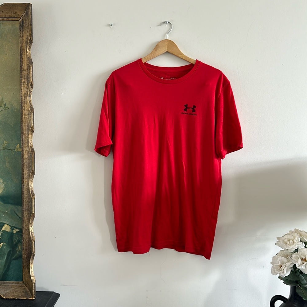 Under Armour Large Loose Fit Men’s Tshirt Size Large